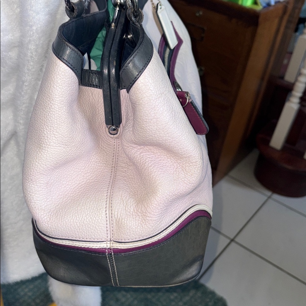 Coach  2085  Laura Spectator shoulder bag  leather pink/charcoal kisslock  3 com - Picture 6 of 16